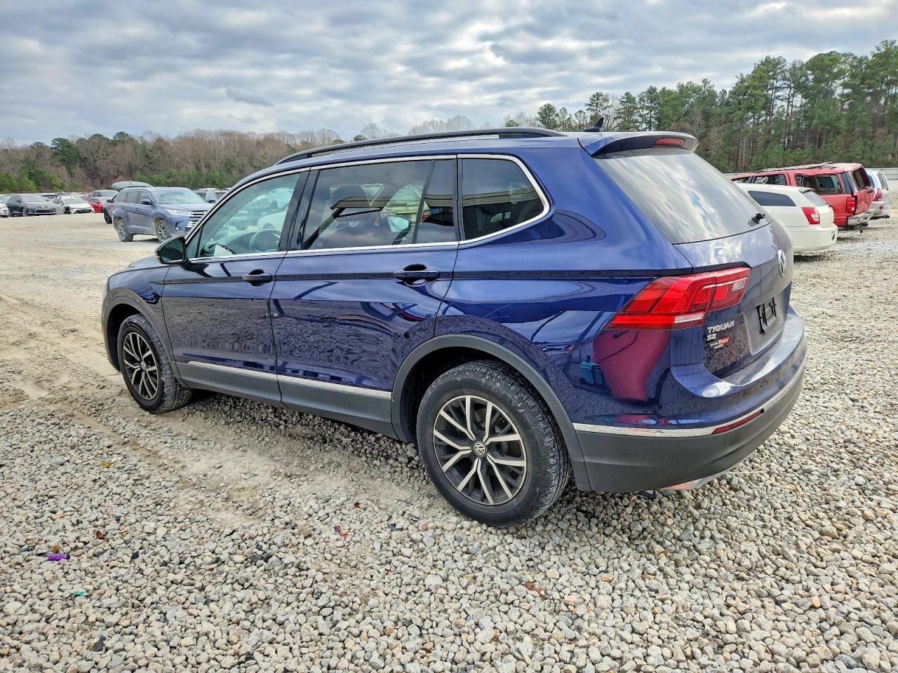 2021 VOLKSWAGEN TIGUAN SE photo 2