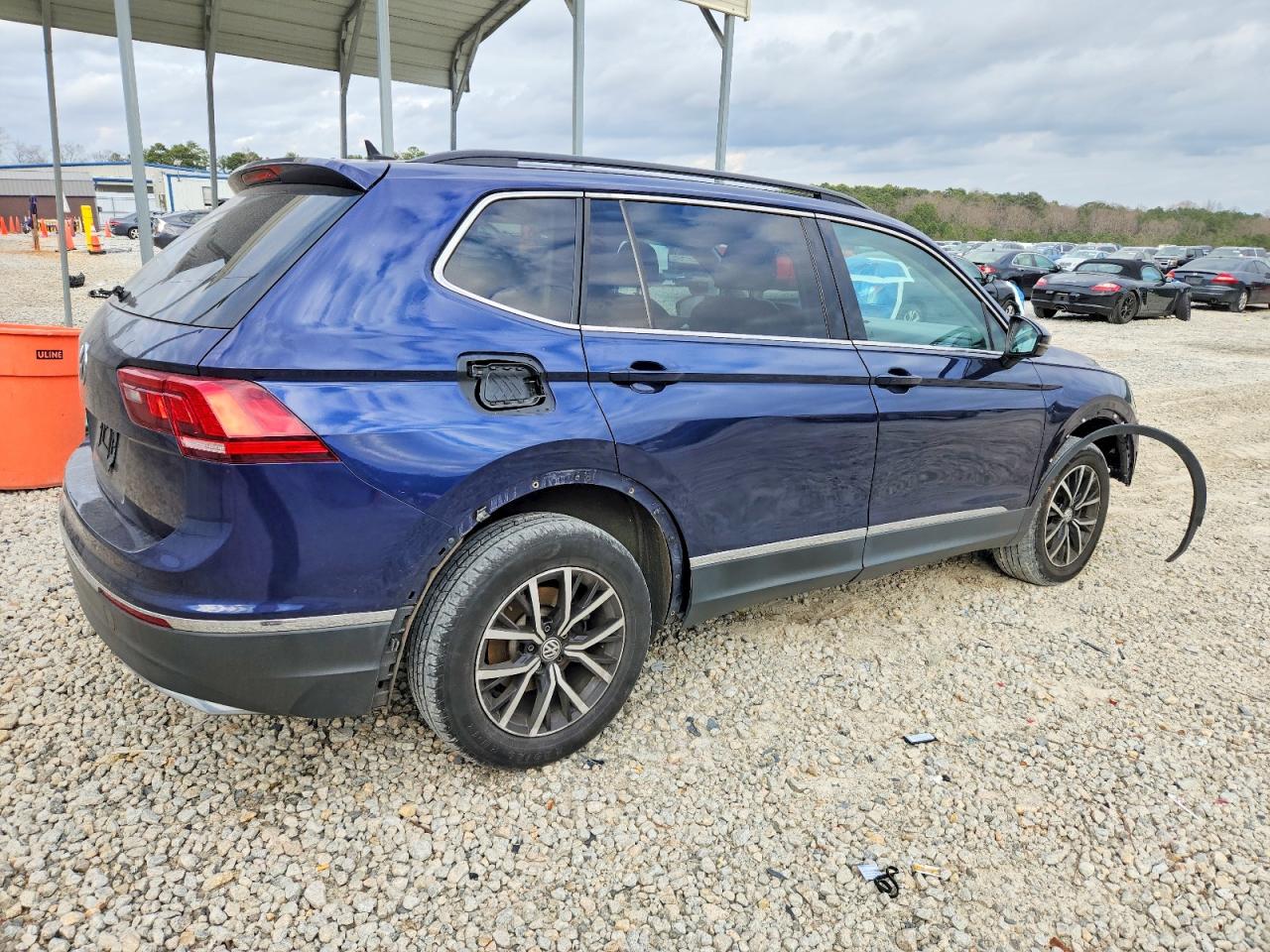 2021 VOLKSWAGEN TIGUAN SE photo 3