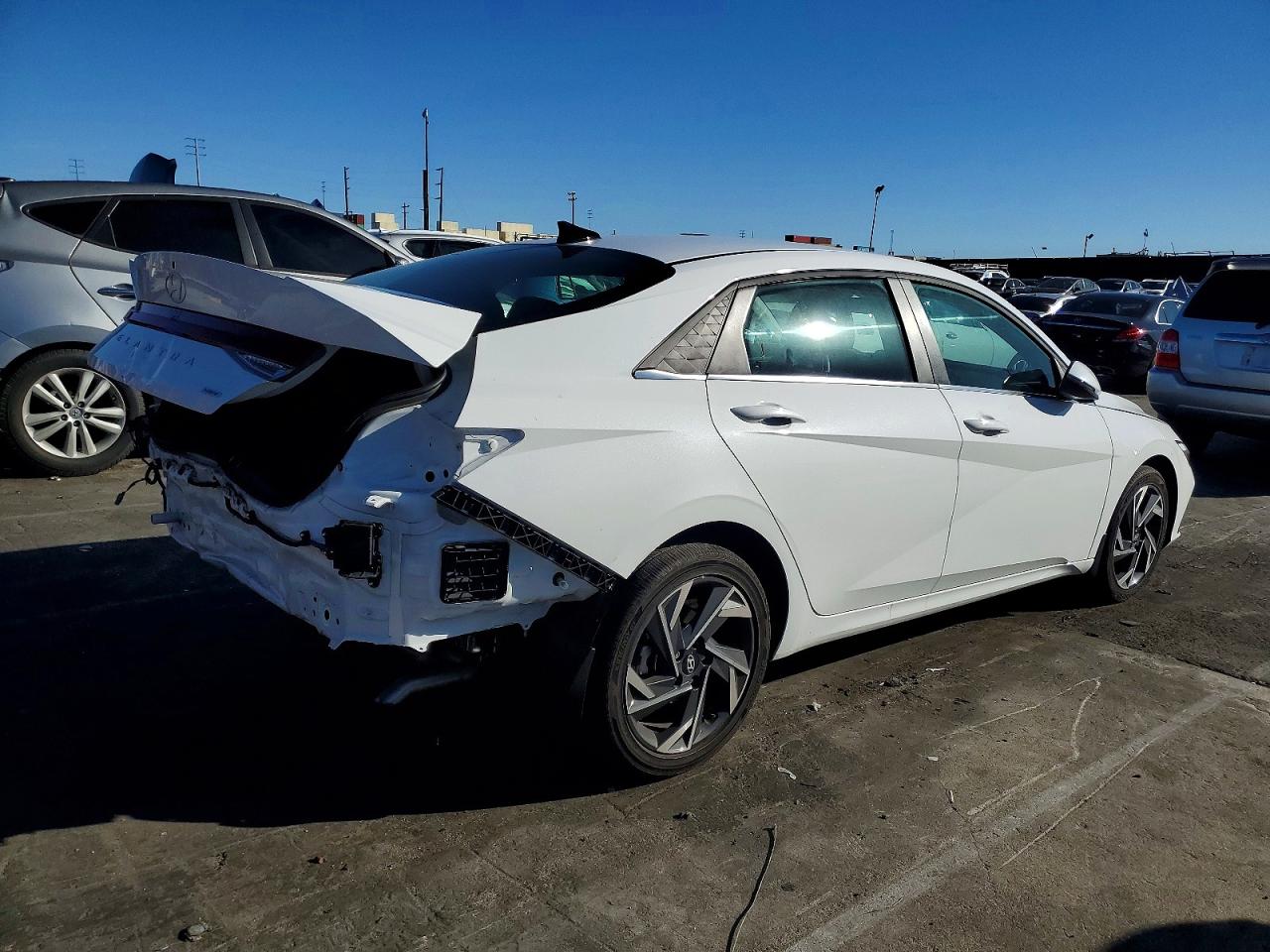 2025 HYUNDAI ELANTRA LIMITED photo 3