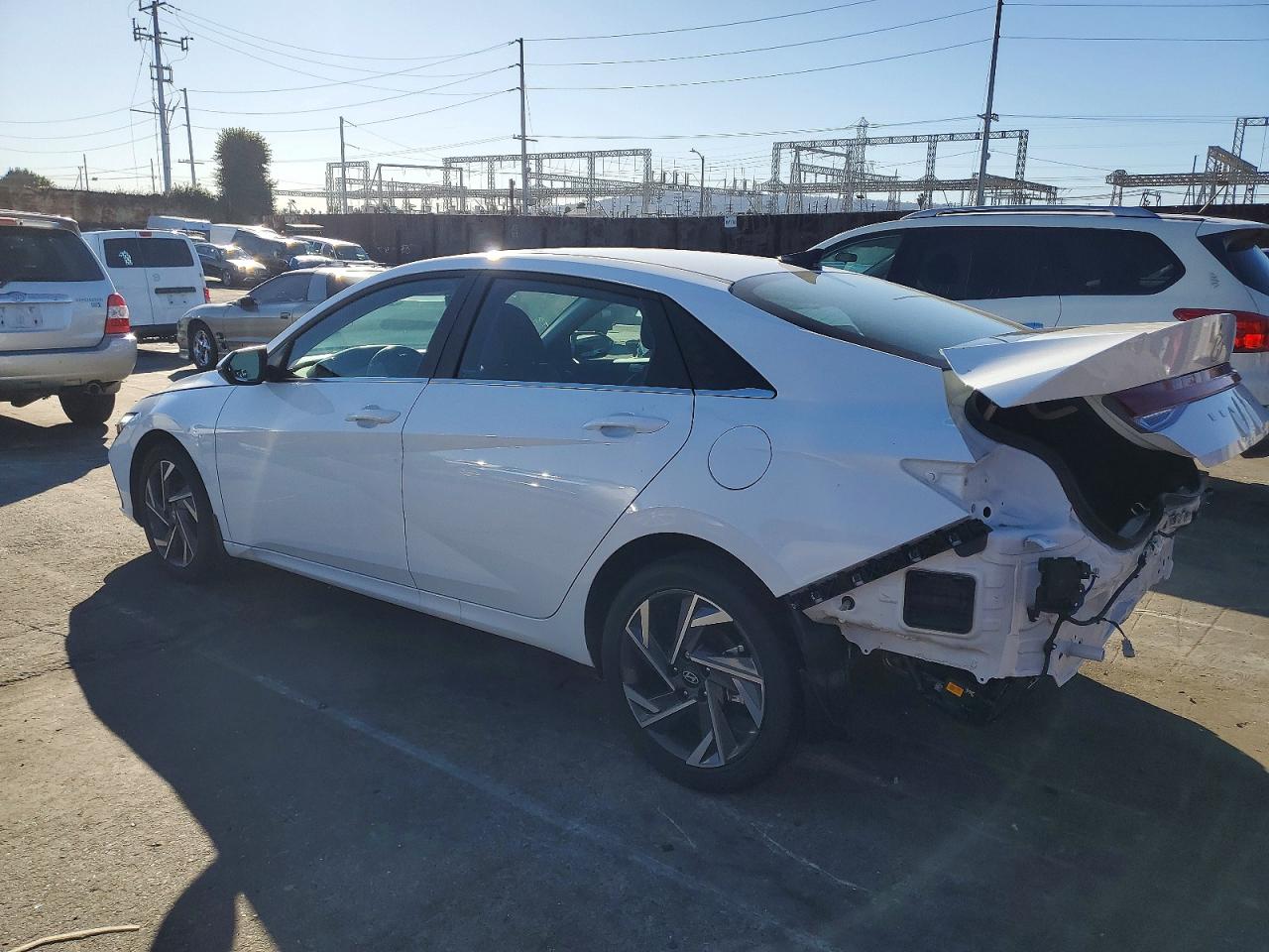 2025 HYUNDAI ELANTRA LIMITED photo 2