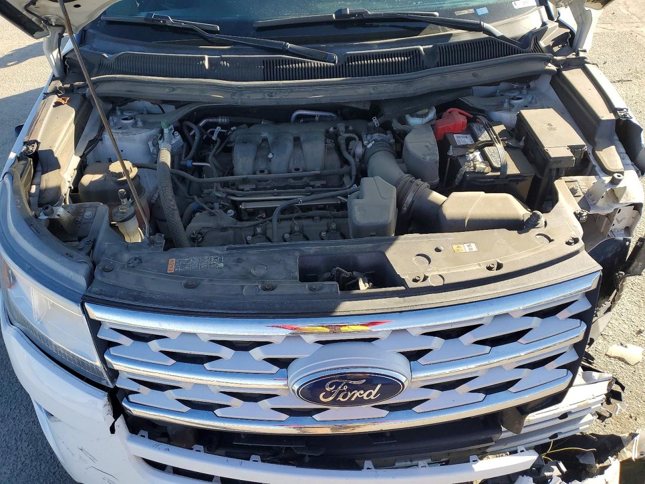 2018 FORD EXPLORER XLT photo 12