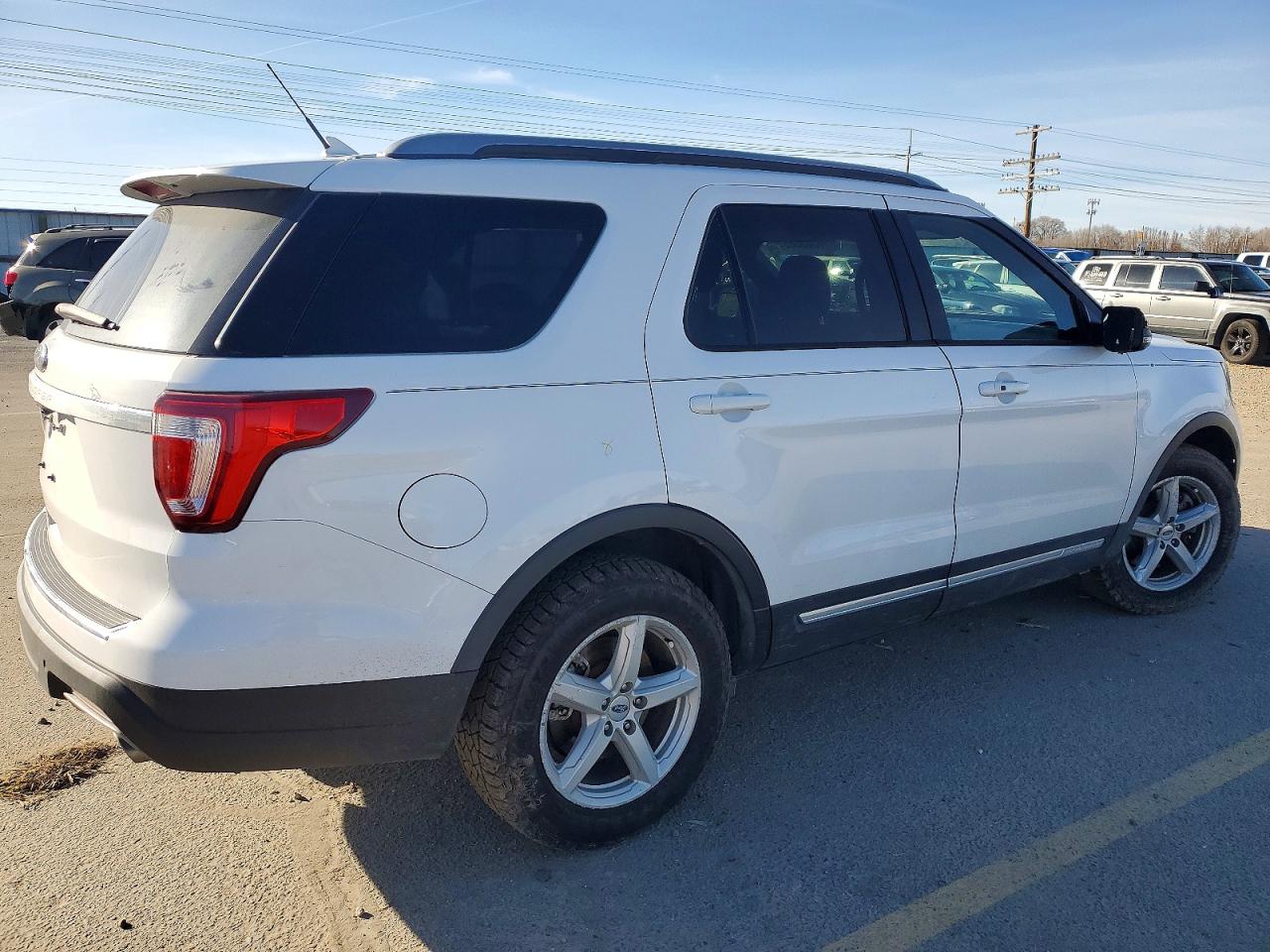 2018 FORD EXPLORER XLT photo 3