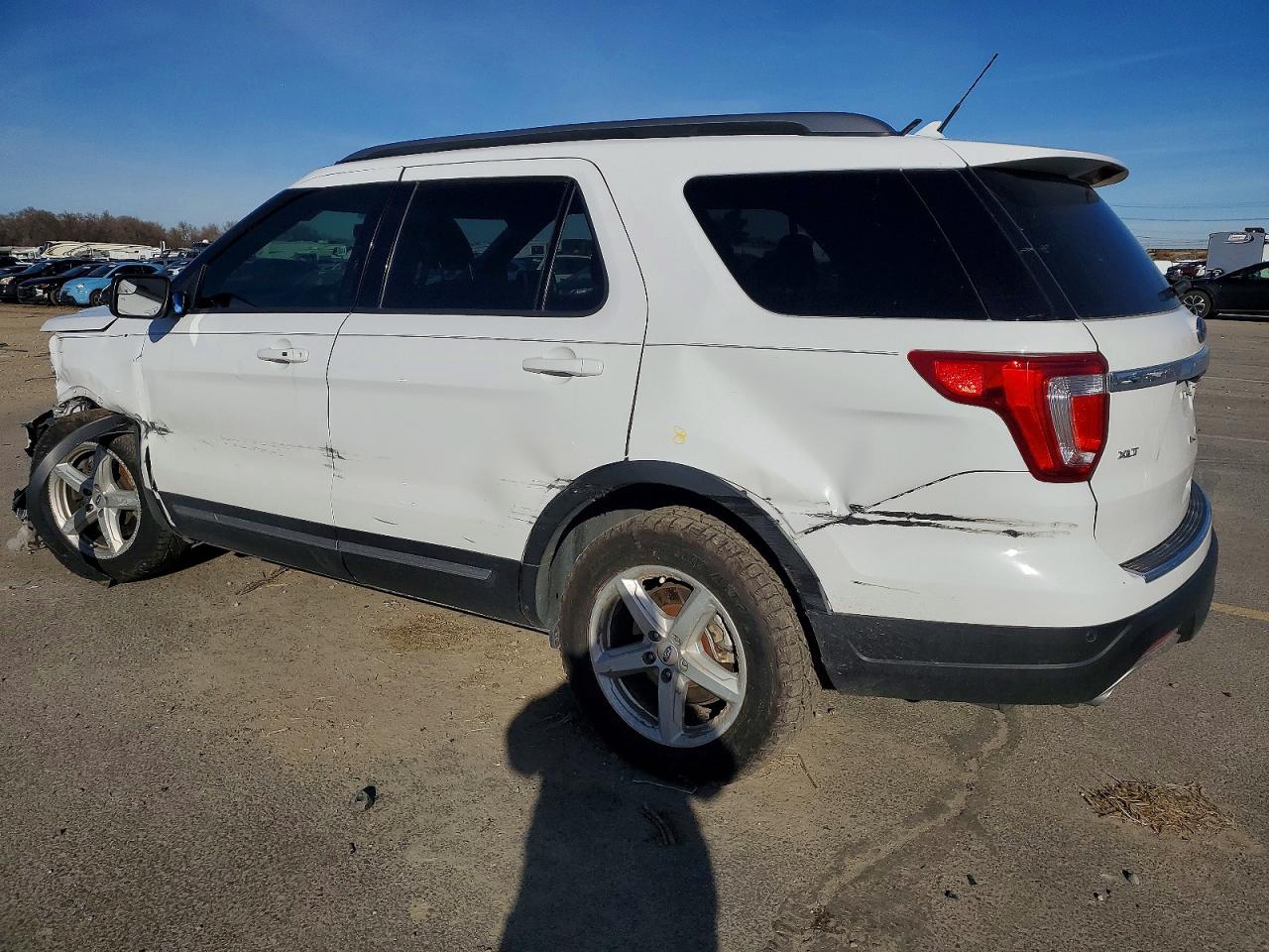 2018 FORD EXPLORER XLT photo 2