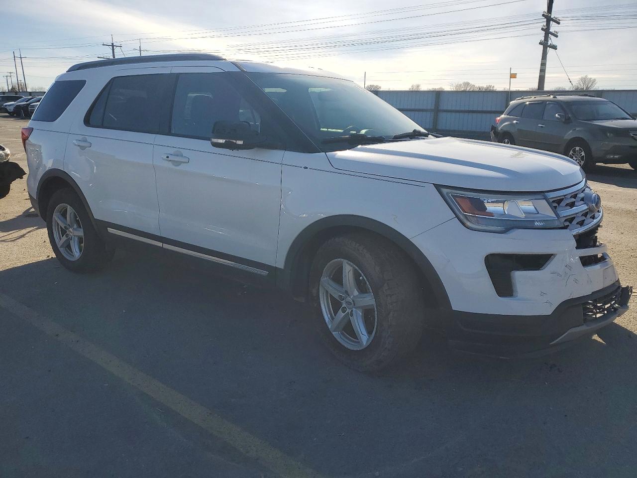 2018 FORD EXPLORER XLT photo 4