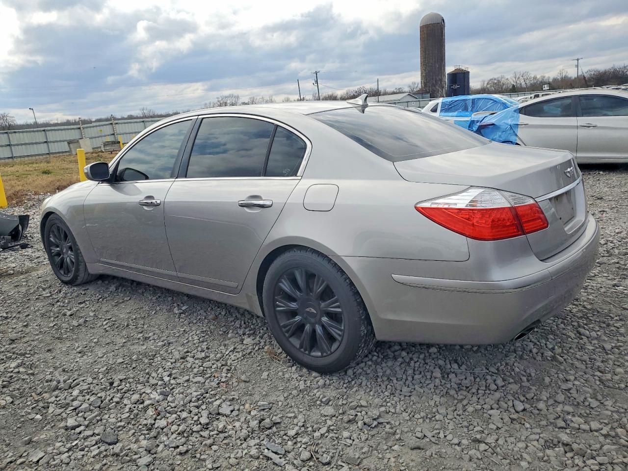 2009 HYUNDAI GENESIS 3.8L photo 2