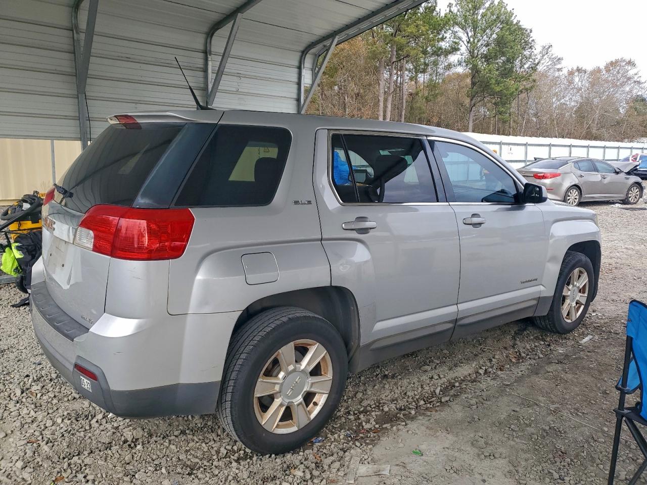 2012 GMC TERRAIN SLE photo 3