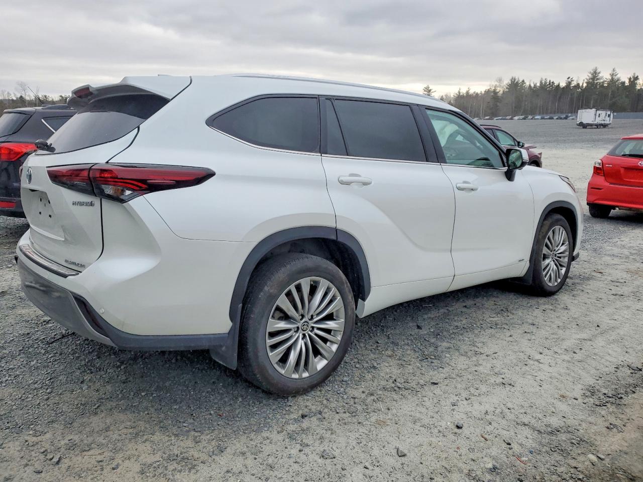 2024 TOYOTA HIGHLANDER HYBRID LIMITED photo 3