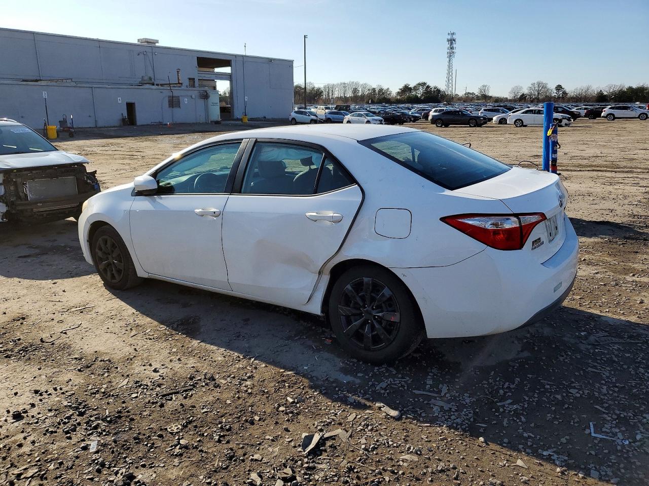 2016 TOYOTA COROLLA photo 3