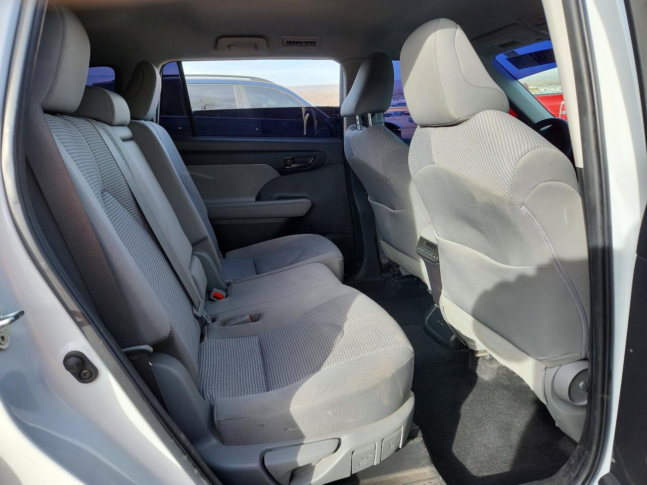 2022 TOYOTA HIGHLANDER L photo 11