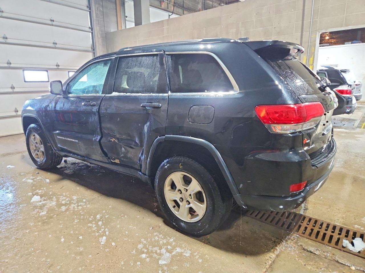 2015 JEEP GRAND CHEROKEE LAREDO photo 2