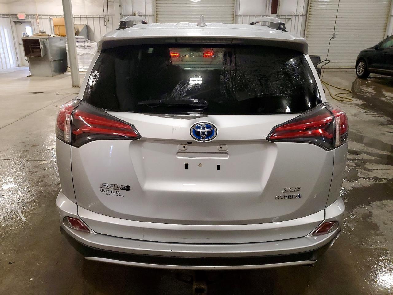2016 TOYOTA RAV4 HV XLE photo 6