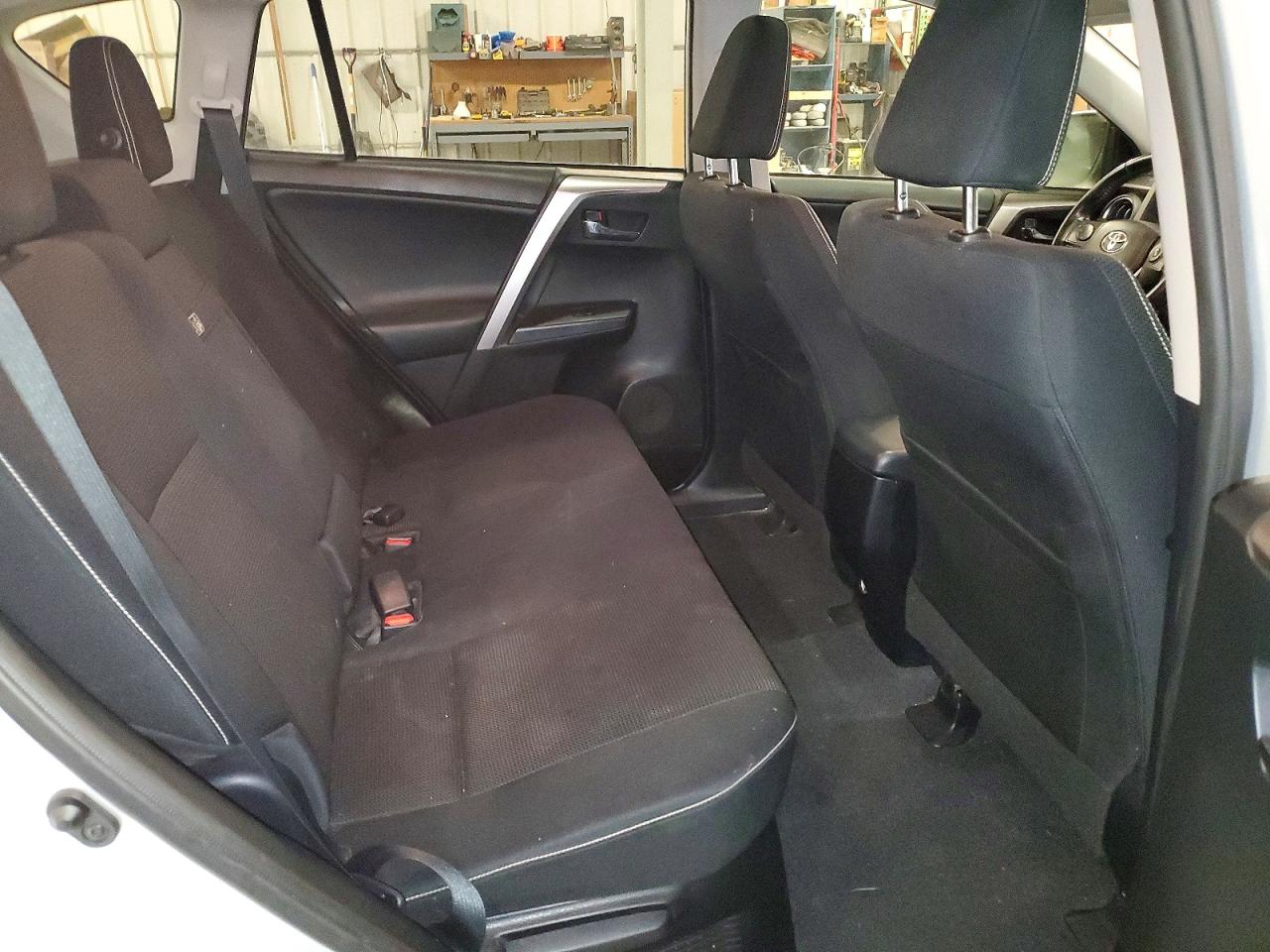 2016 TOYOTA RAV4 HV XLE photo 11