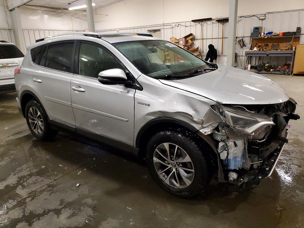 2016 TOYOTA RAV4 HV XLE photo 4