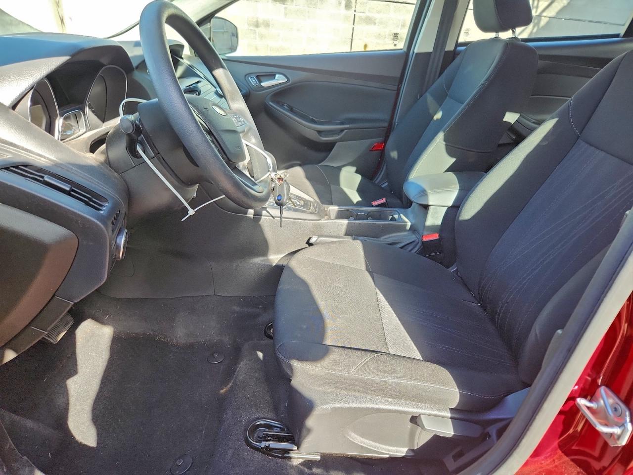 2017 FORD FOCUS SE photo 7