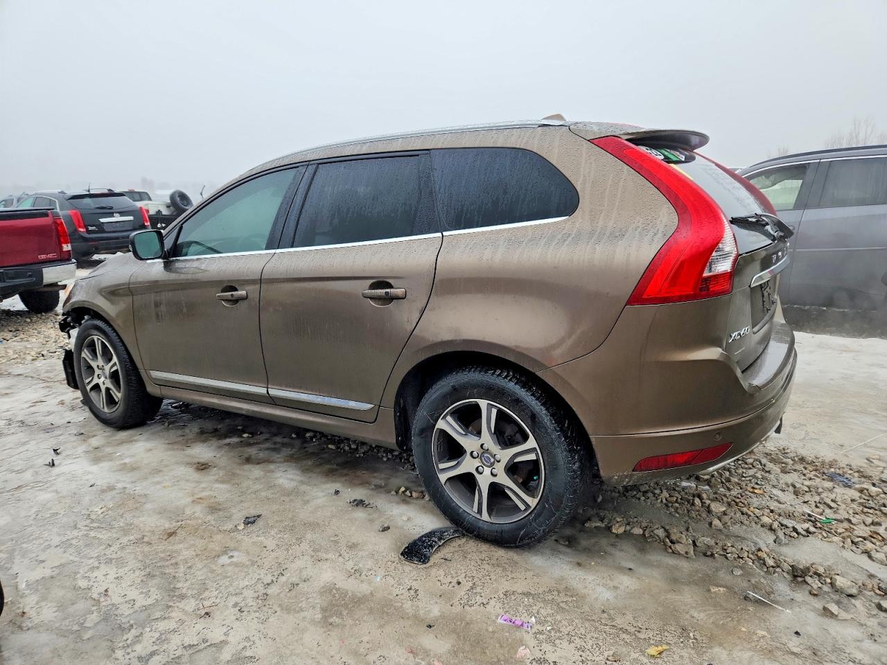 2015 VOLVO XC60 T6 PREMIER photo 2