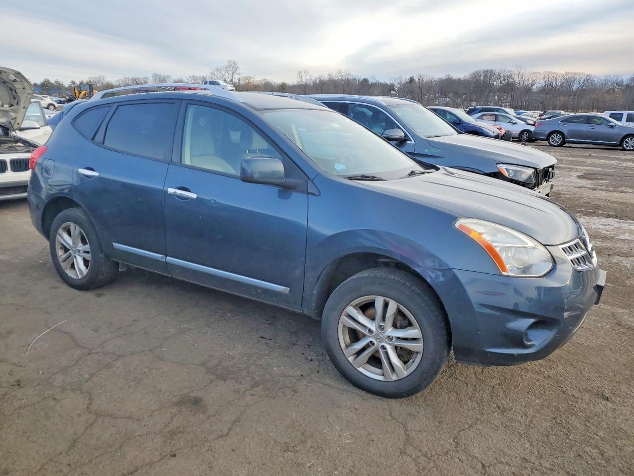 2013 NISSAN ROGUE S photo 4