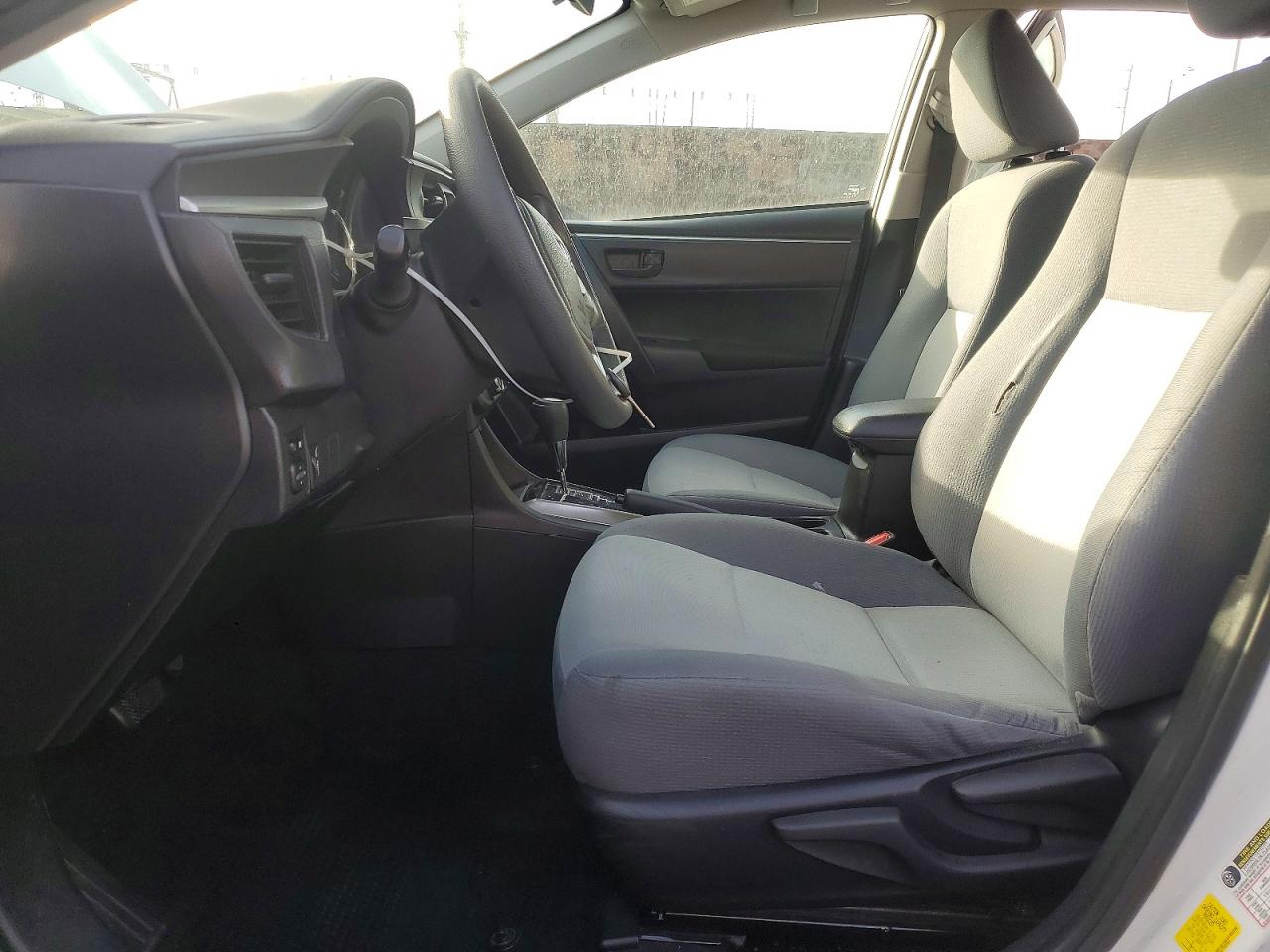 2015 TOYOTA COROLLA L photo 7