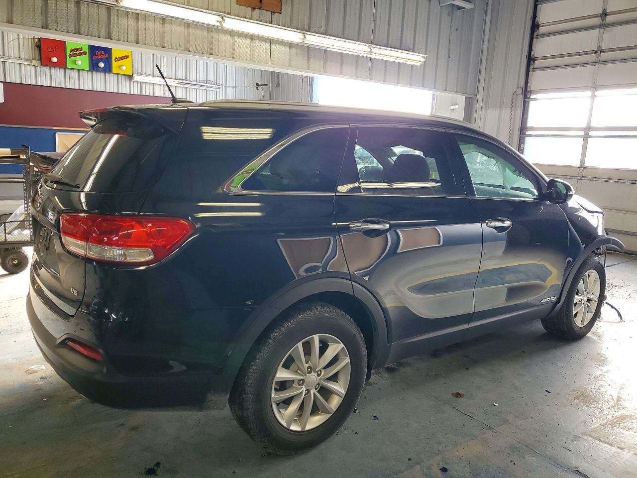 2017 KIA SORENTO LX photo 3