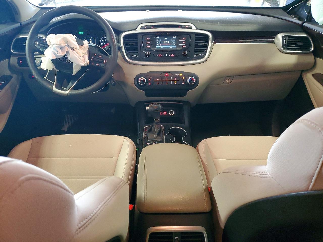 2017 KIA SORENTO LX photo 8