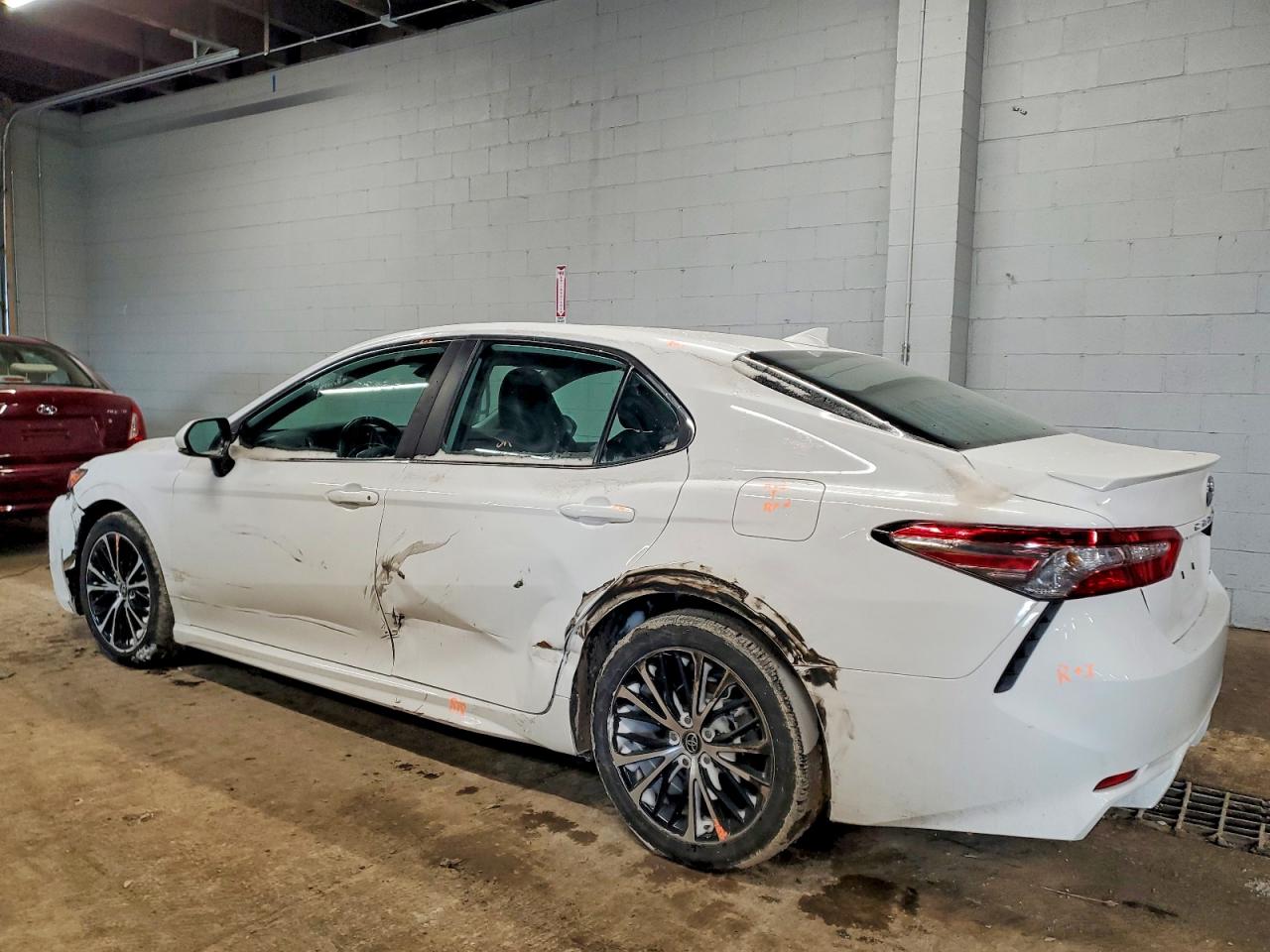2019 TOYOTA CAMRY L photo 2