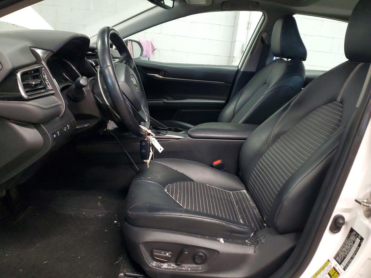 2019 TOYOTA CAMRY L photo 7