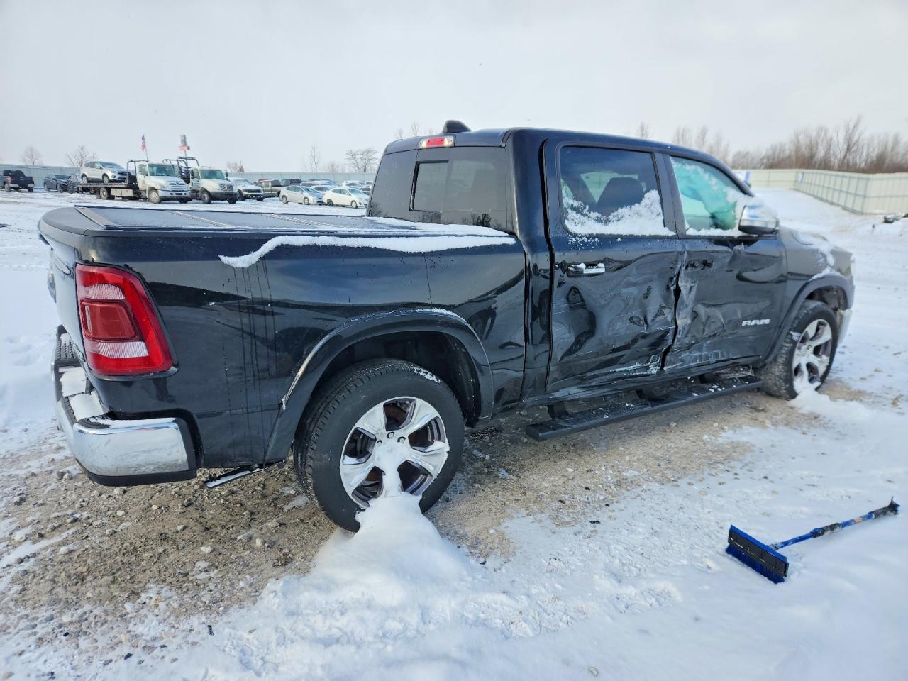 2021 RAM 1500 LARAMIE photo 3