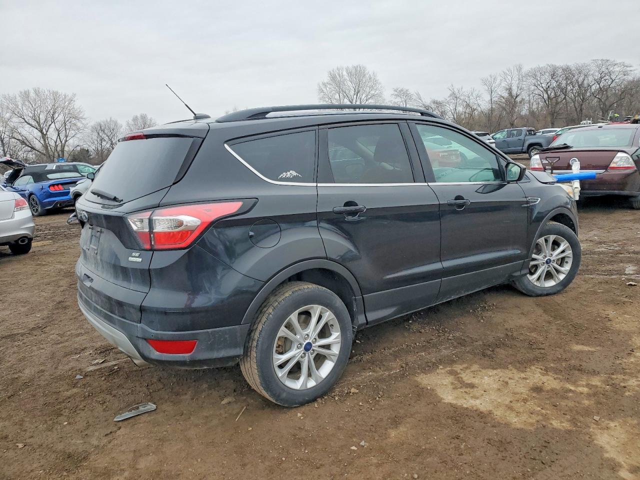 2017 FORD ESCAPE SE photo 3