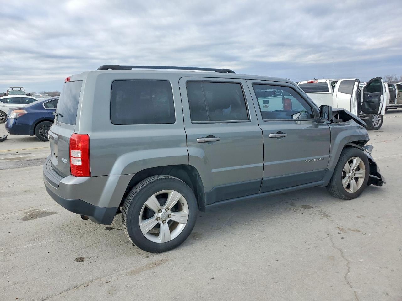 2012 JEEP PATRIOT LATITUDE photo 3