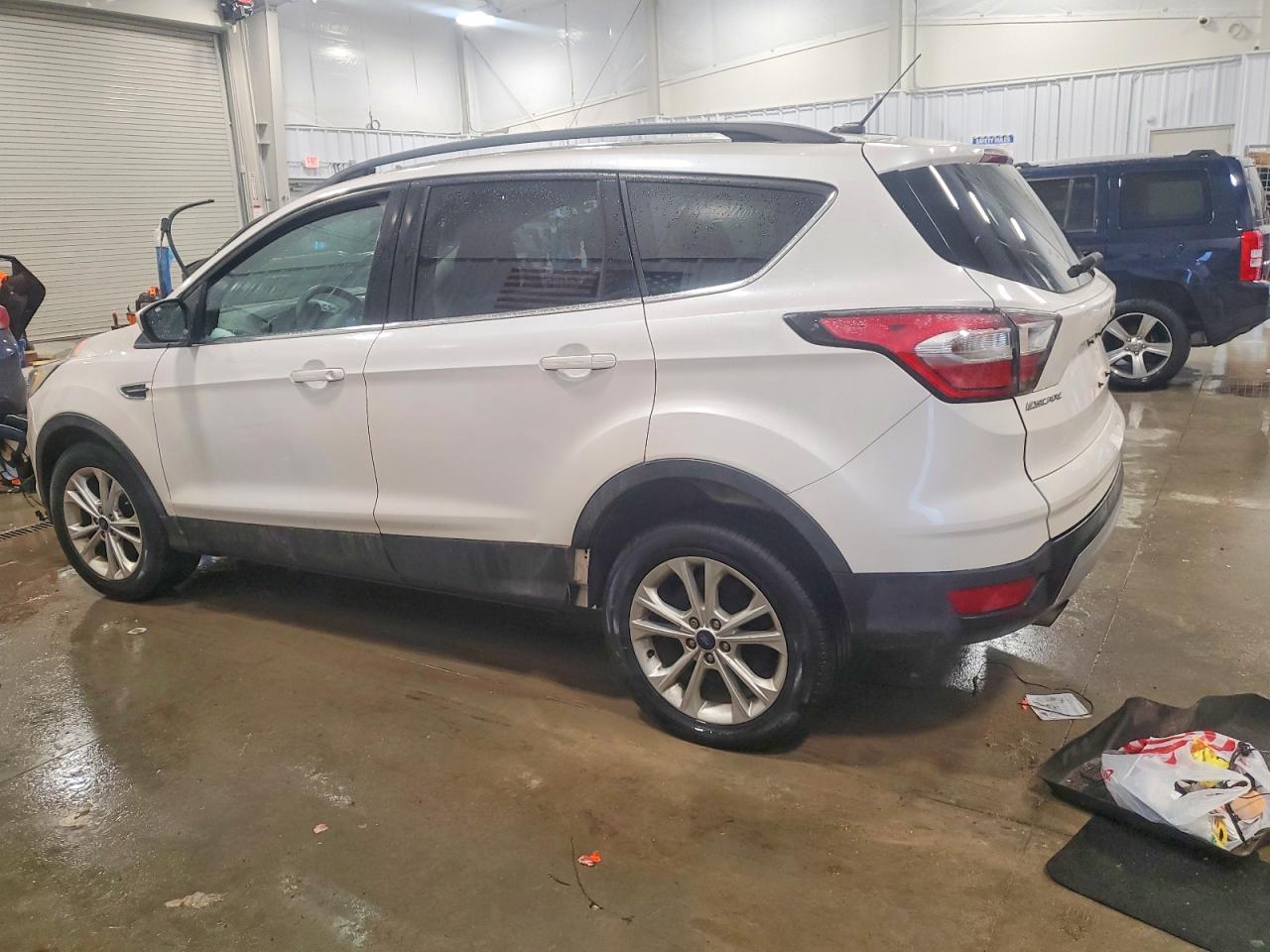 2017 FORD ESCAPE SE photo 2