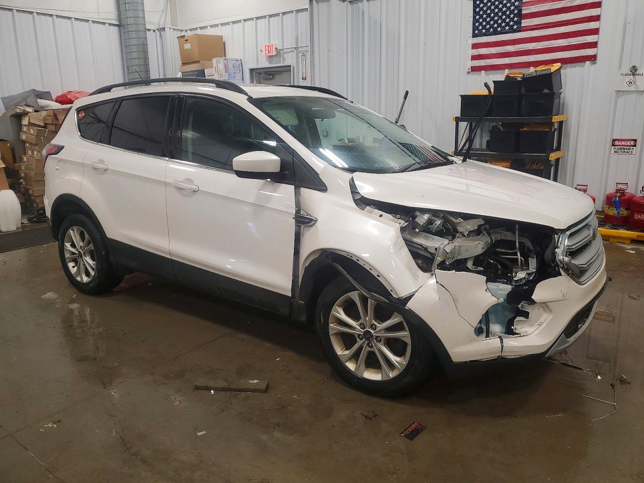 2017 FORD ESCAPE SE photo 4