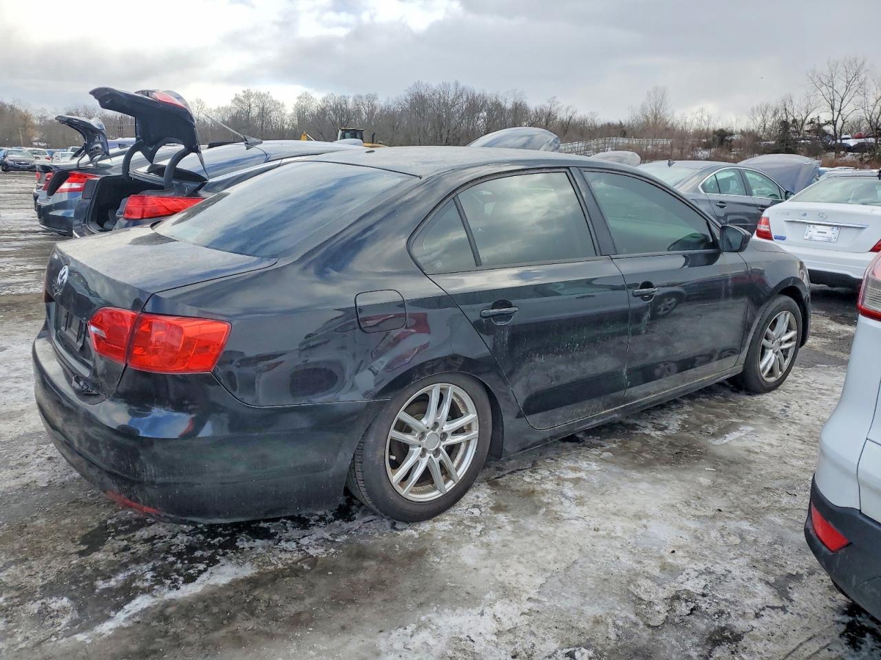 2014 VOLKSWAGEN JETTA BASE photo 3