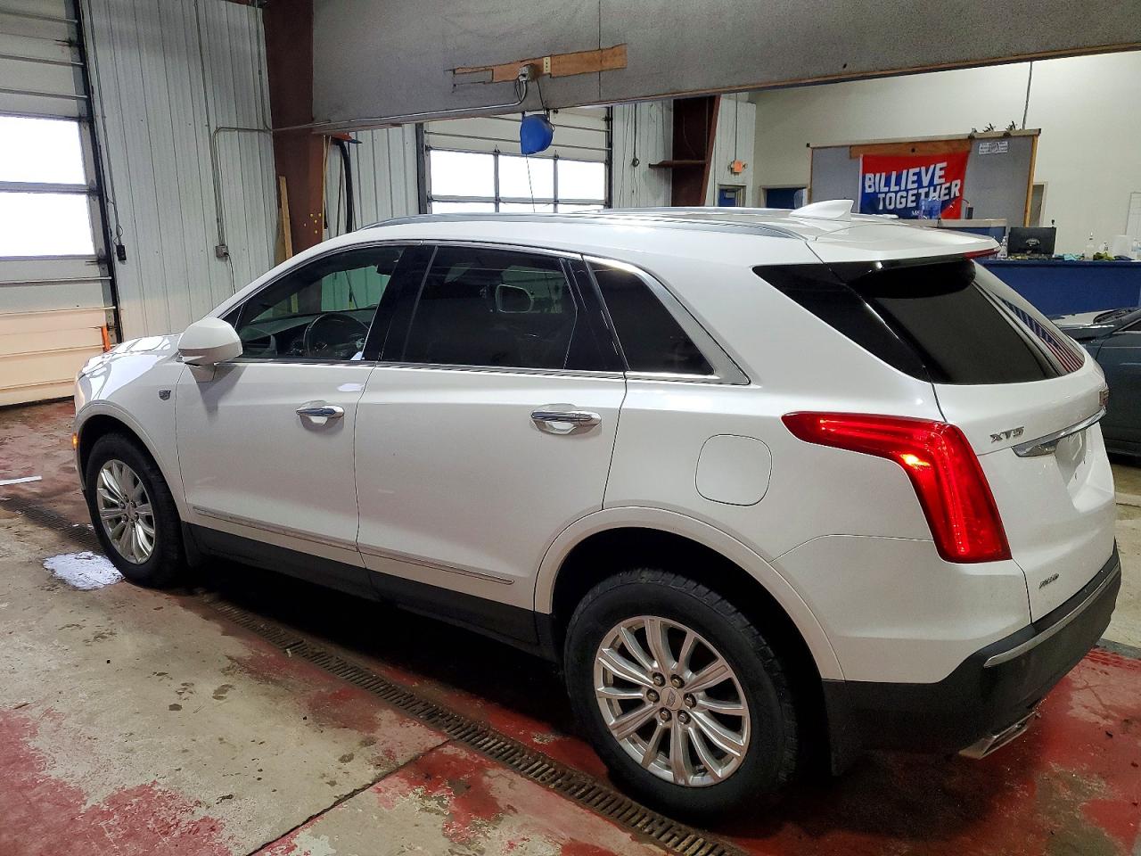 2018 CADILLAC XT5 photo 2