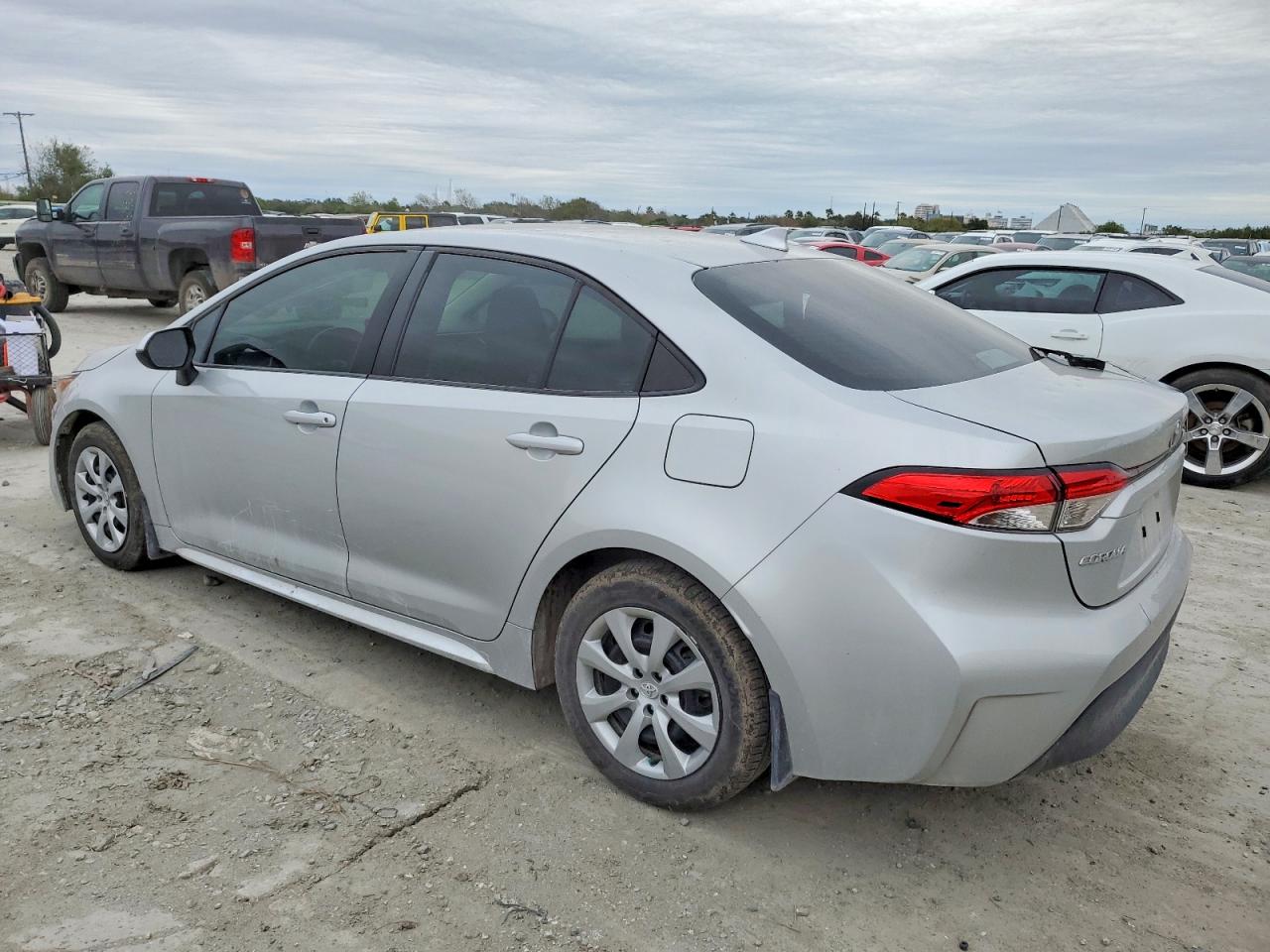 2024 TOYOTA COROLLA LE photo 2