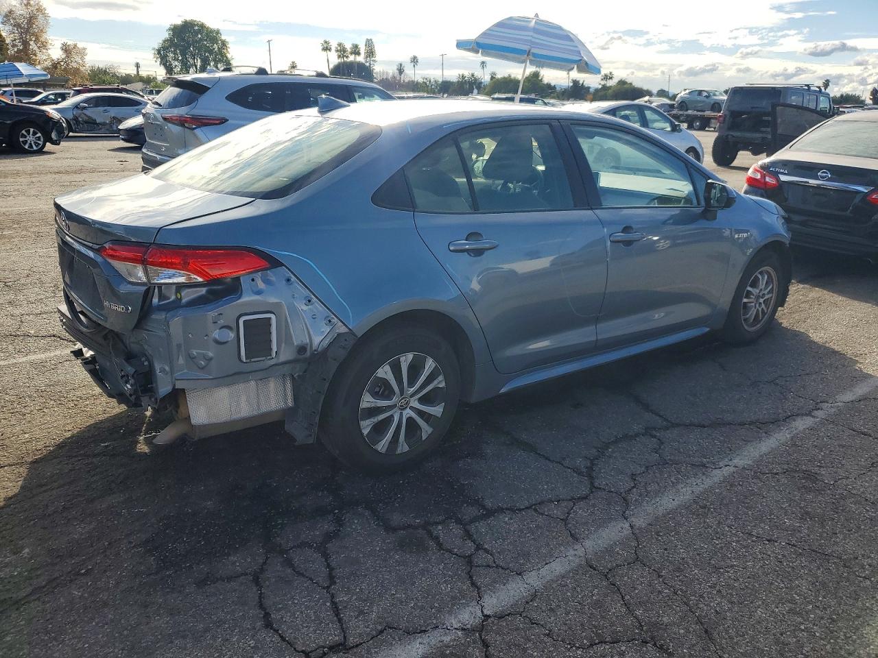 2020 TOYOTA COROLLA LE photo 3