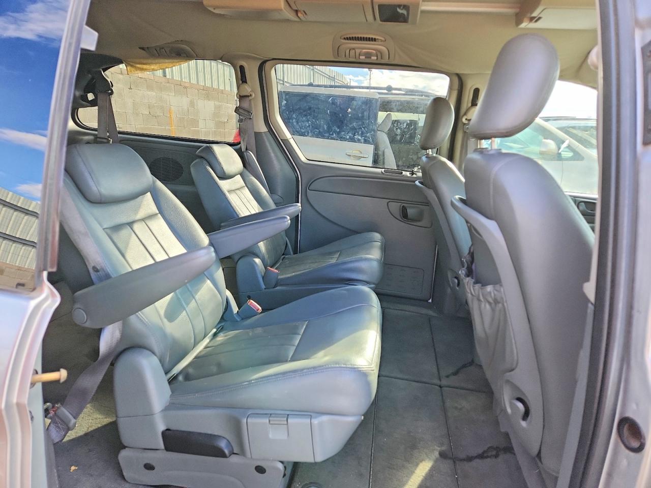 2006 CHRYSLER TOWN & COUNTRY TOURING photo 11
