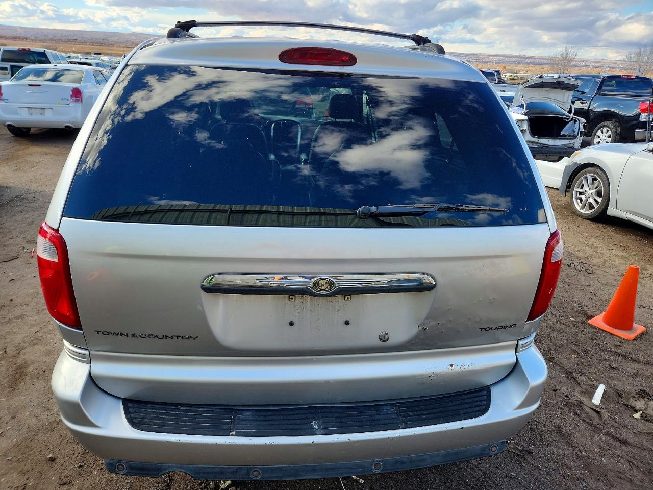 2006 CHRYSLER TOWN & COUNTRY TOURING photo 6