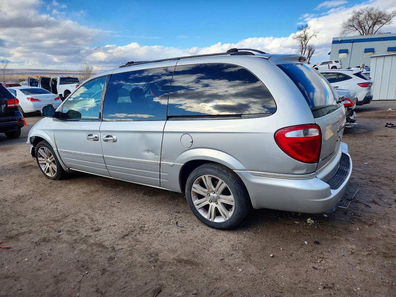 2006 CHRYSLER TOWN & COUNTRY TOURING photo 2