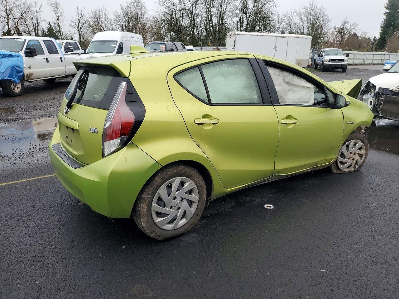2015 TOYOTA PRIUS C photo 3
