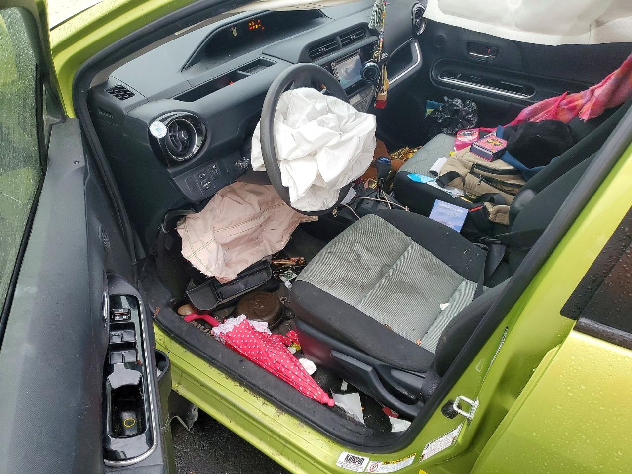 2015 TOYOTA PRIUS C photo 8