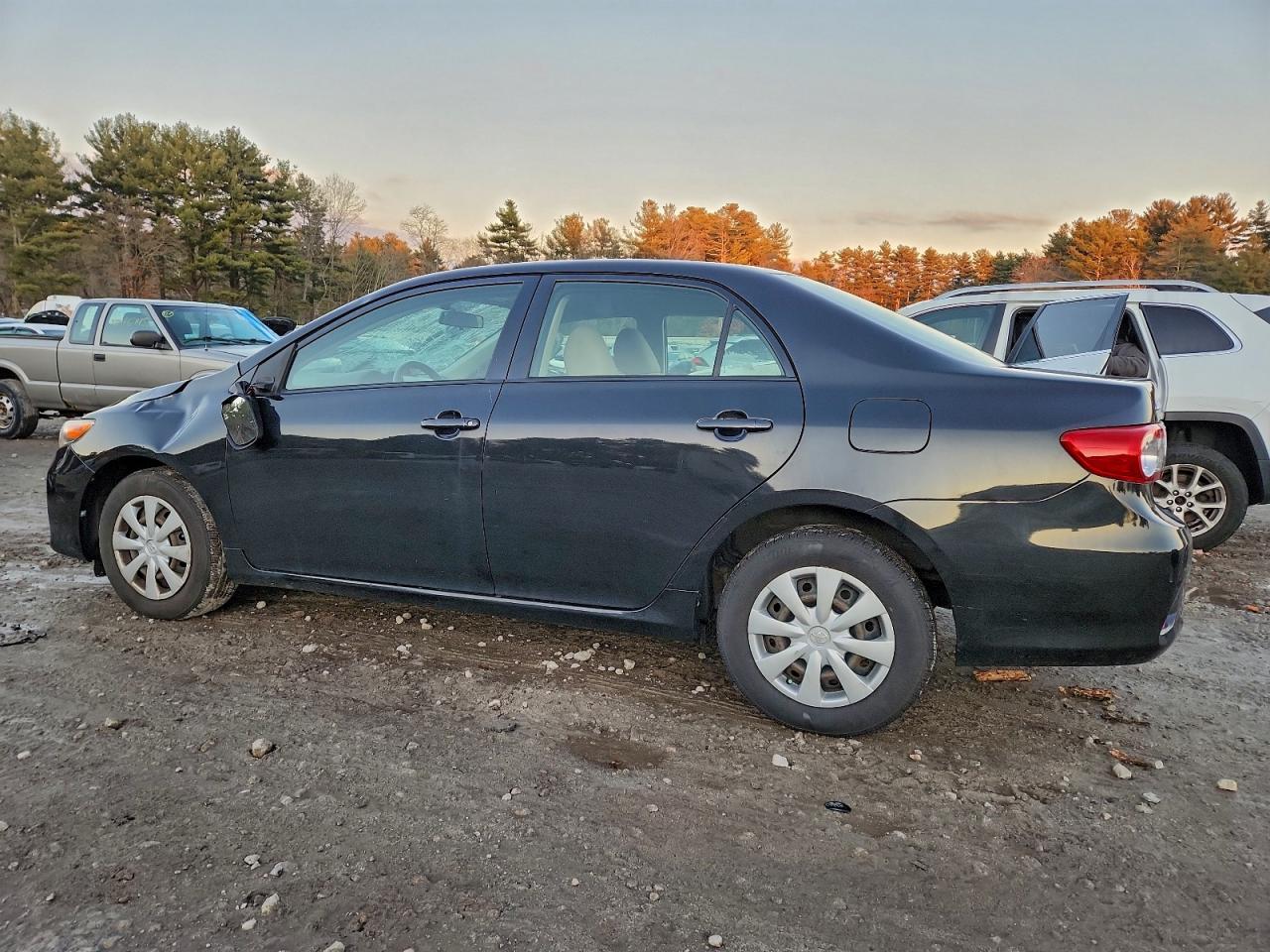 2011 TOYOTA COROLLA BASE photo 2