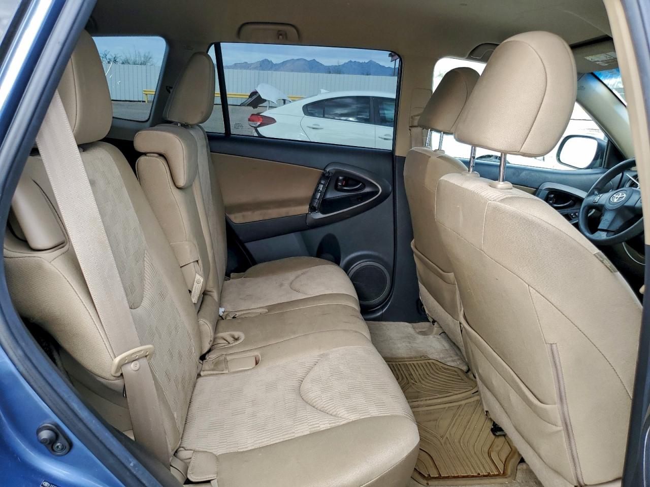 2012 TOYOTA RAV4 photo 11