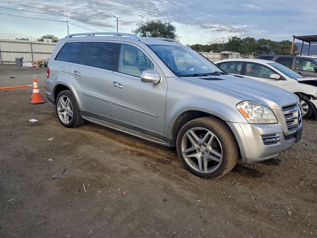 2010 MERCEDES-BENZ GL 550 4MATIC photo 4