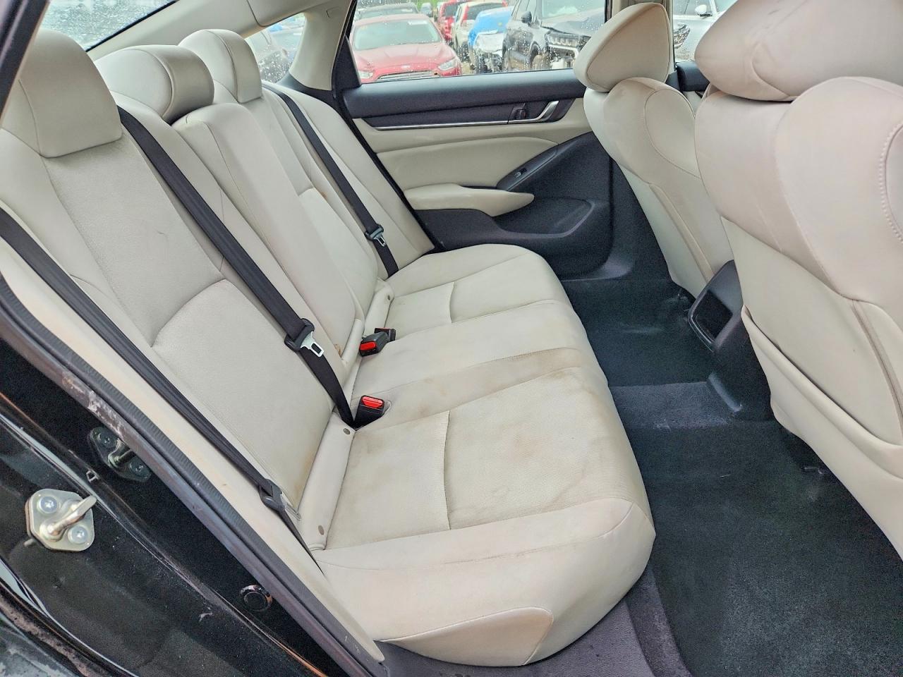 2018 HONDA ACCORD LX photo 10