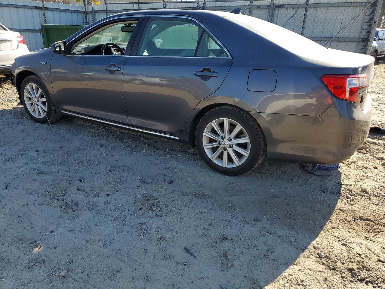 2014 TOYOTA CAMRY HYBRID photo 2