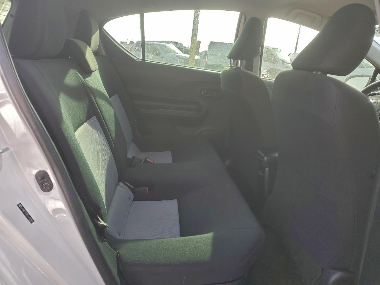 2018 TOYOTA PRIUS C photo 10