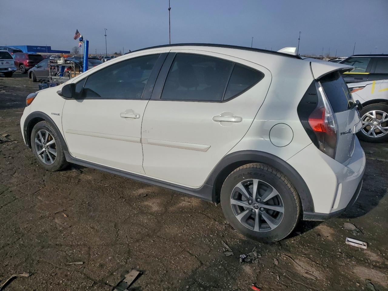 2018 TOYOTA PRIUS C photo 2
