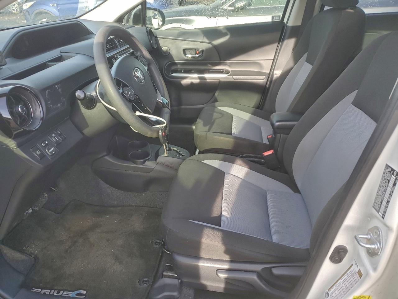 2018 TOYOTA PRIUS C photo 7