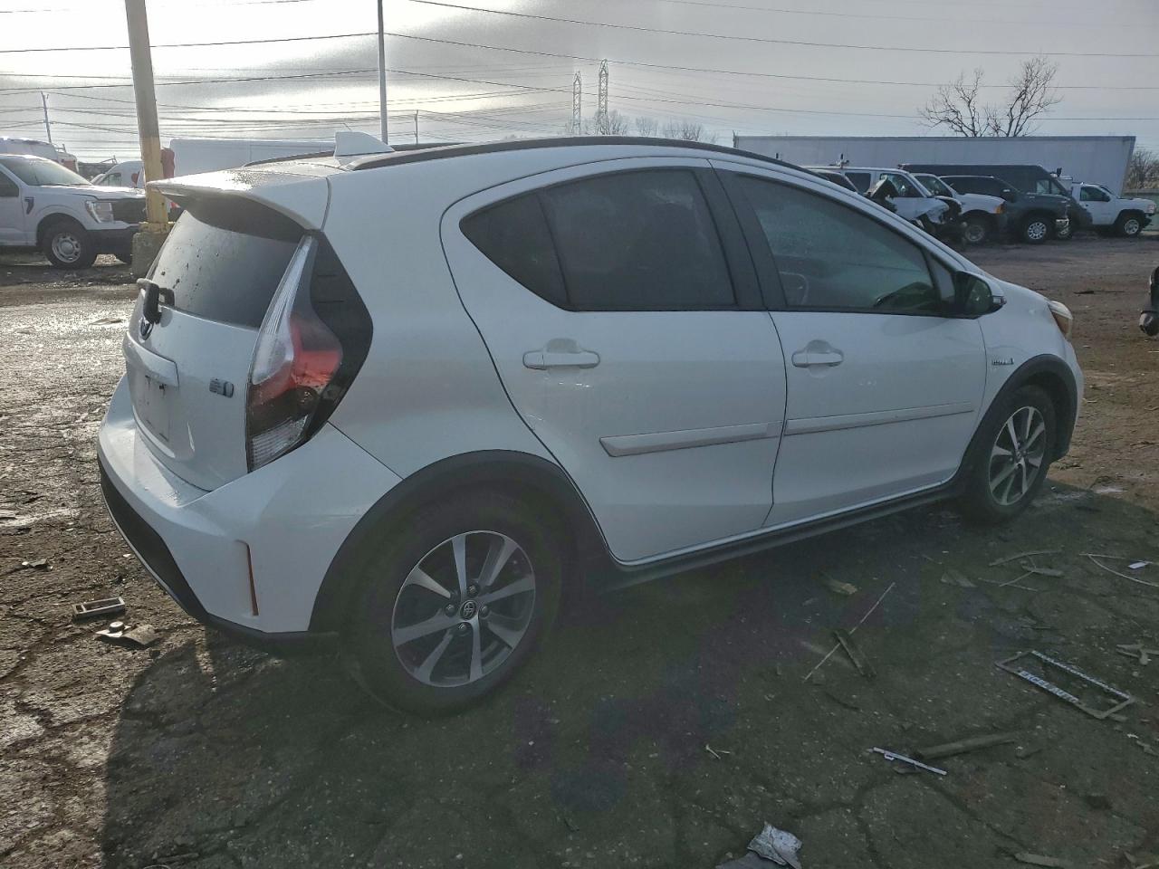2018 TOYOTA PRIUS C photo 3