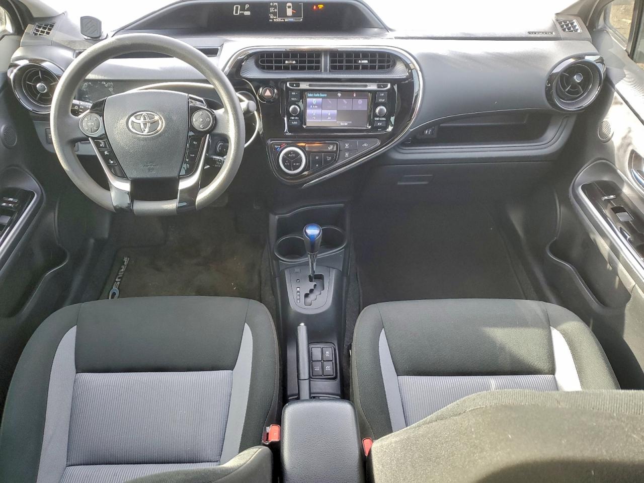 2018 TOYOTA PRIUS C photo 8