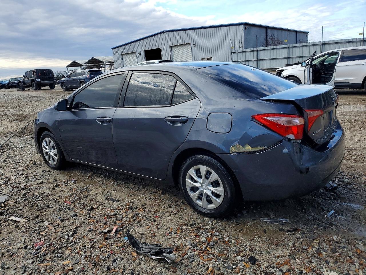 2018 TOYOTA COROLLA L photo 2
